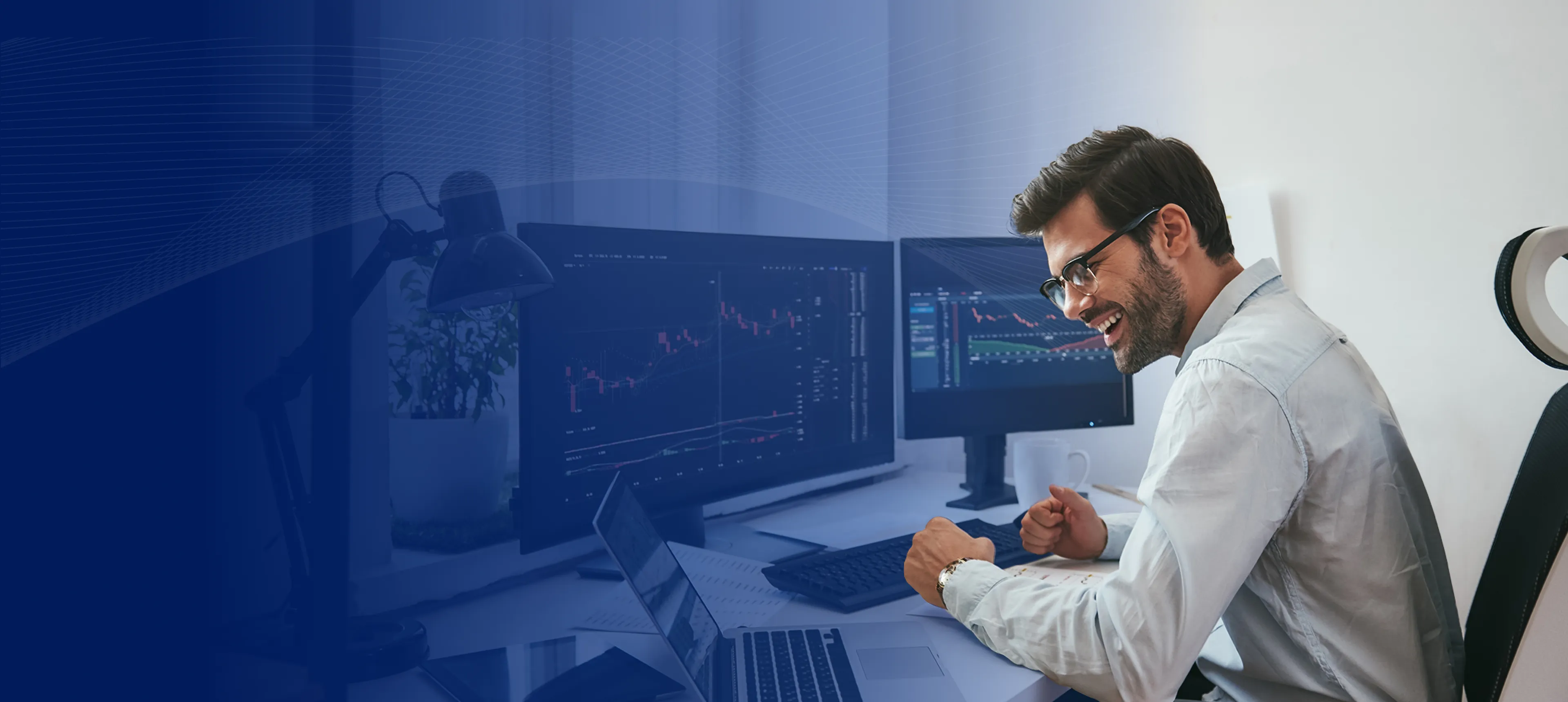 بانر تفاصيل منتجات التداول الذي يعرض بيانات الفوركس والمؤشرات والعملات الرقمية والمعادن الثمينة